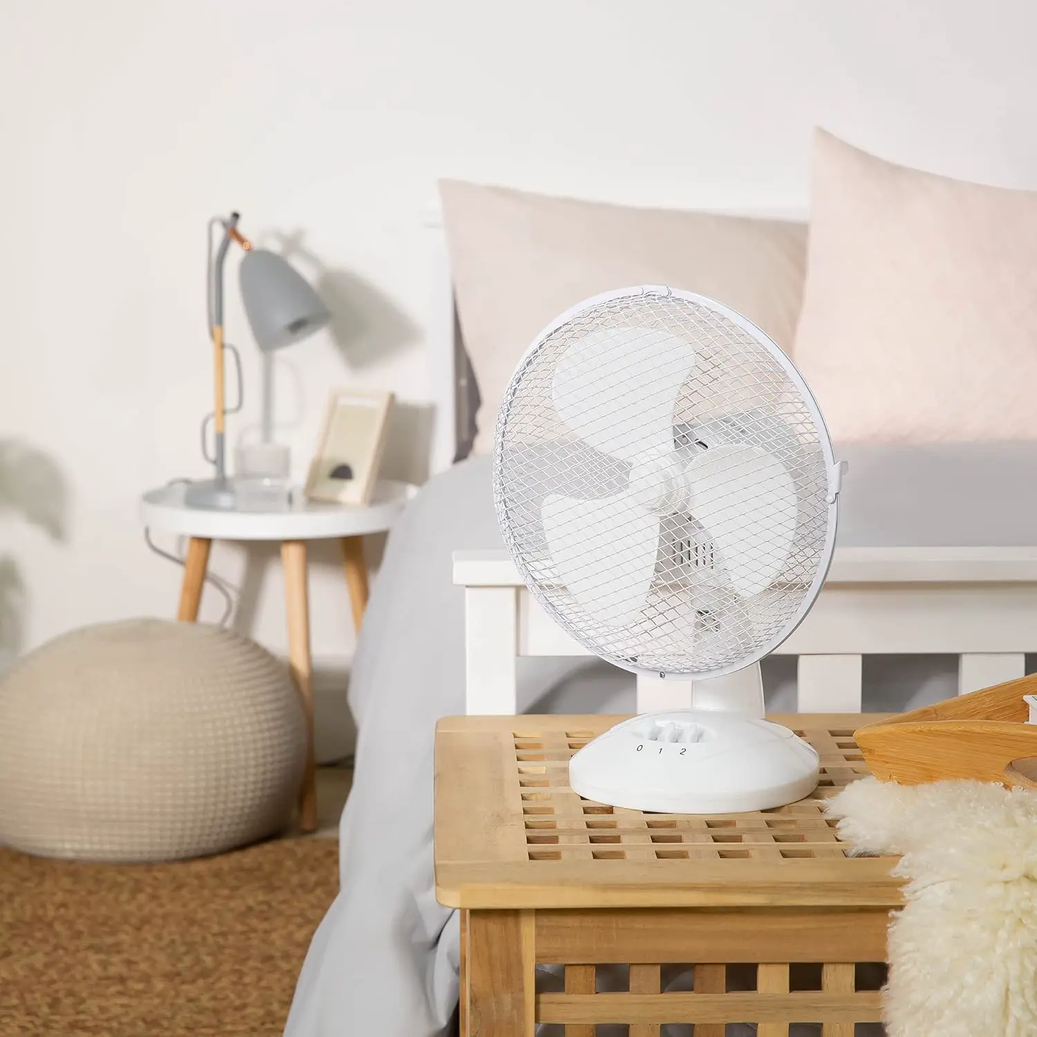 Russell Hobbs RHPDF0921 Tischventilator, tragbar, 23 cm, 2 Geschwindigkeiten, Weitwinkel-Schwenken, leise im Betrieb, ideal für Schlafzimmer oder Büro, weiß vue 4